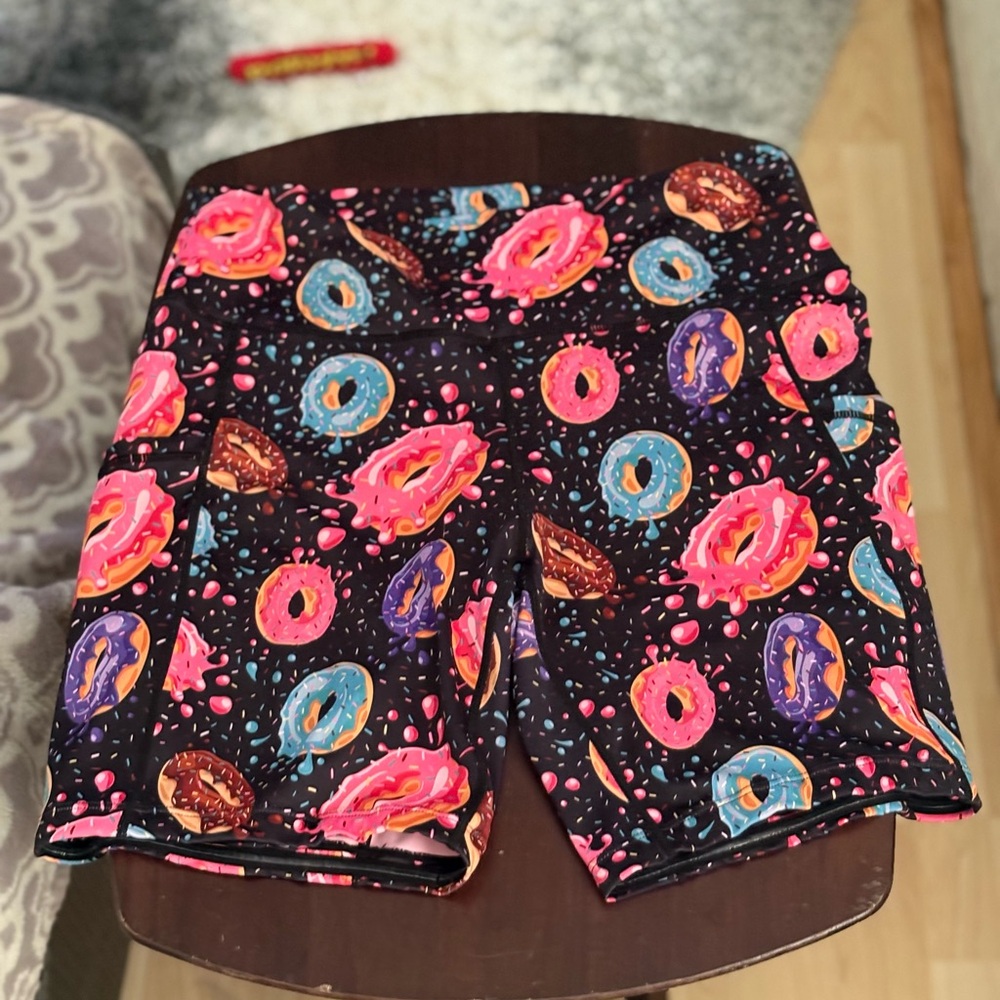 CVG Donut Print Athletic Shorts - L 7 inch